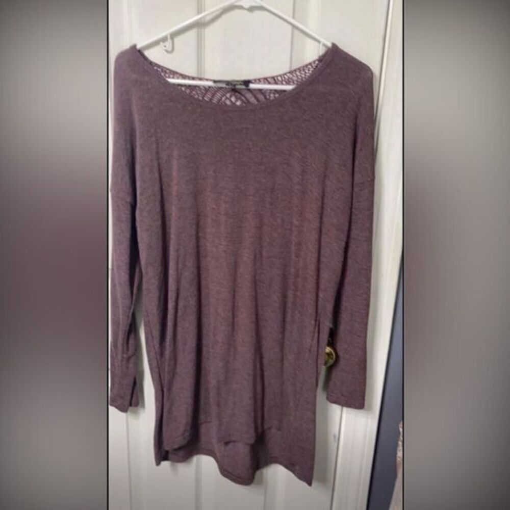 Suzanne bitro lace back purple‎ top size med